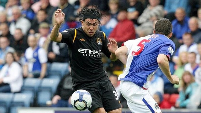 Tevez trong trận đấu đầu tiên trong màu áo Man City trước Blackburn.